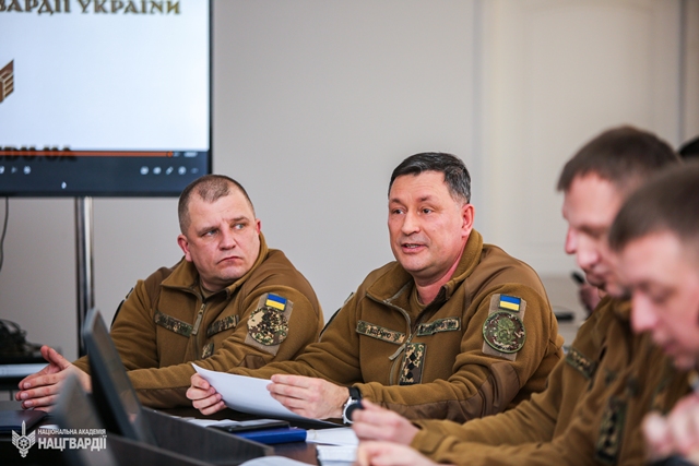 Керівники структурних підрозділів НАНГУ ознайомлюють представників ТНПУ із напрямками підготовки курсантів